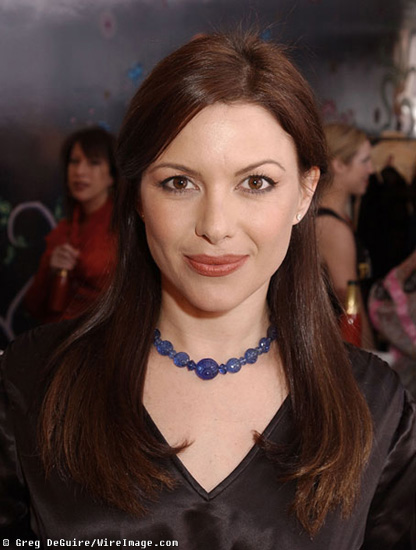 Kari Wuhrer Photos