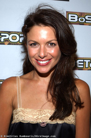 Kari Wuhrer Photos