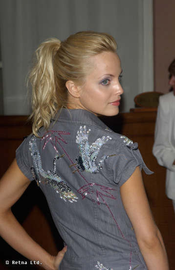 Mena Suvari Photos