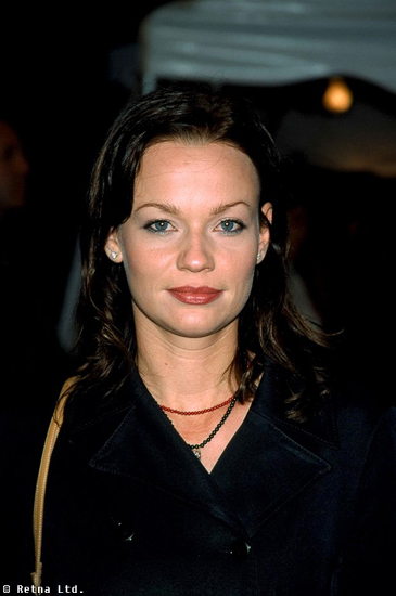 Samantha Mathis Photos