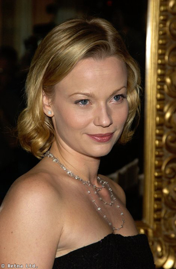 Samantha Mathis Photos