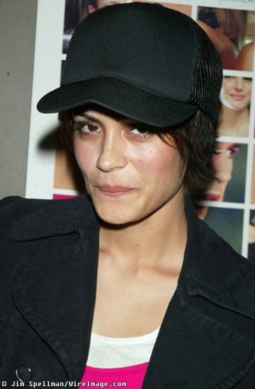 Shannyn Sossamon Photos