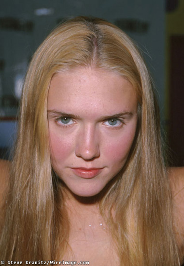 Dominique Swain Photos